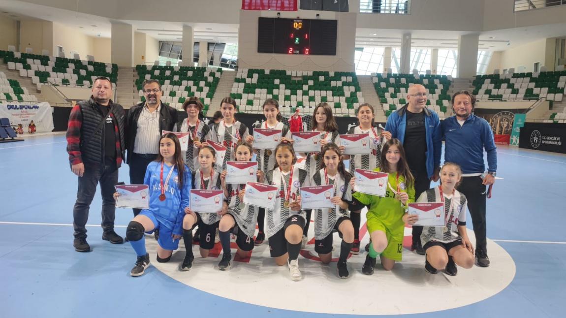 Yıldız Kız Futsal Takımımız Finallerde