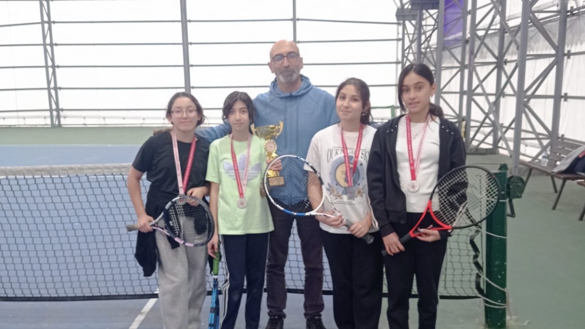 Küçük Kızlar Tenis Takımımız İl İkincisi Oldu