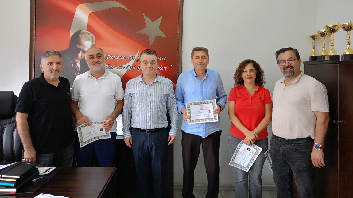 Öğretmenlerimize Üstün Başarı Belgesi Taktim Edildi